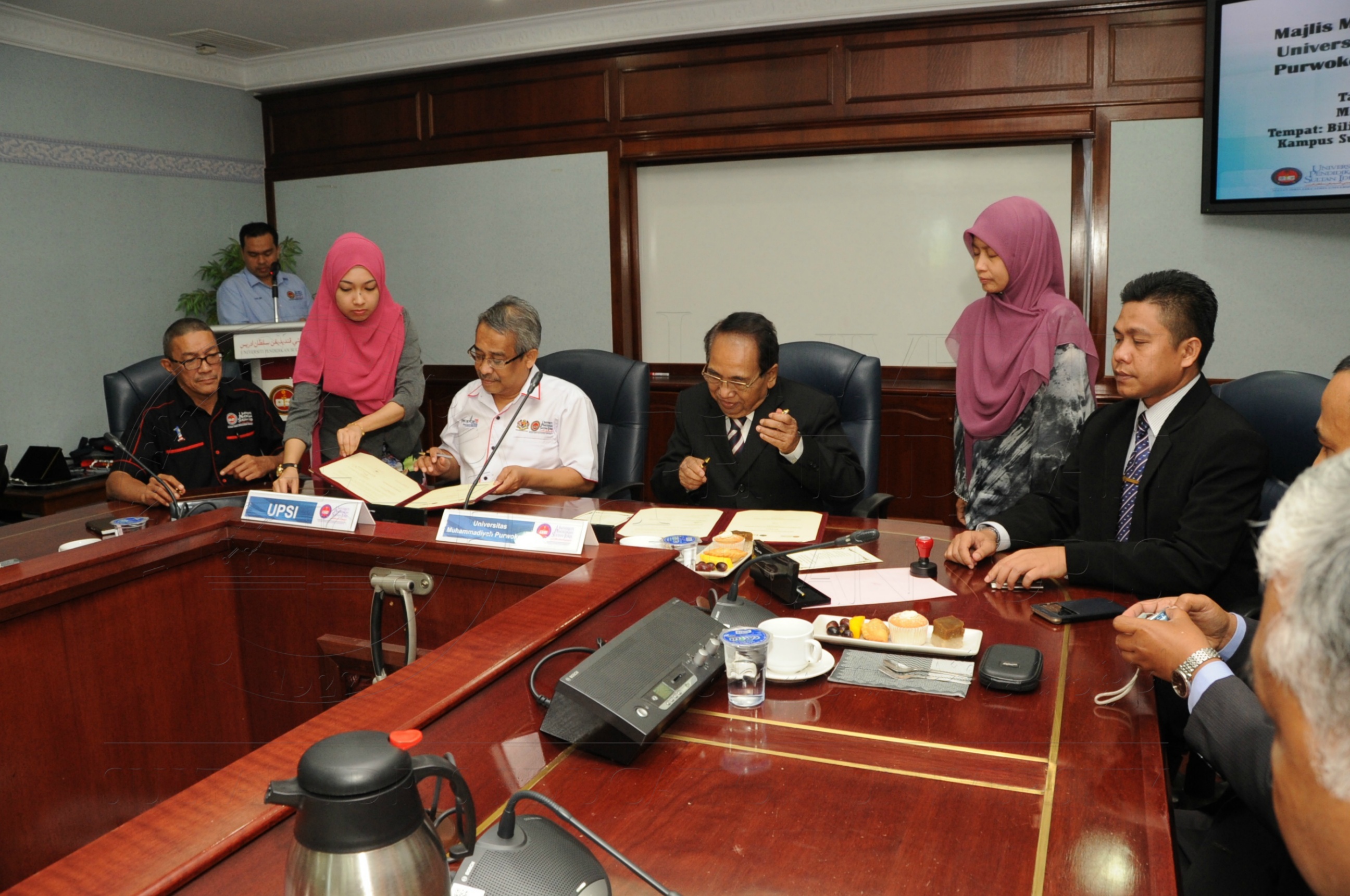 PRO16 6 Mou HAS 7877